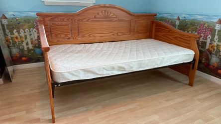 Wood Twin Daybed with Mattress