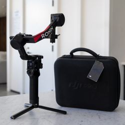 DJI - RS 4 Pro 3-Axis Gimbal