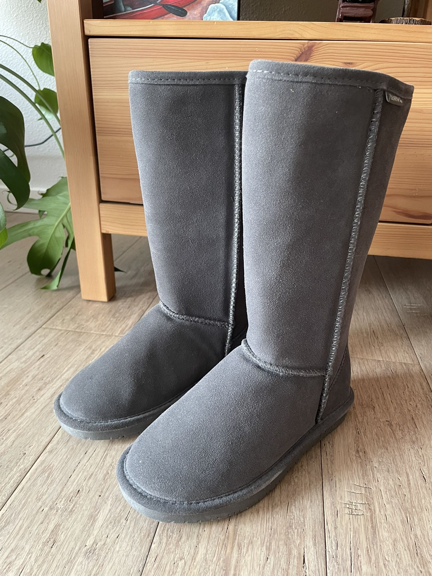 New With Tags BEARPAW Emma Tall Grey Boots