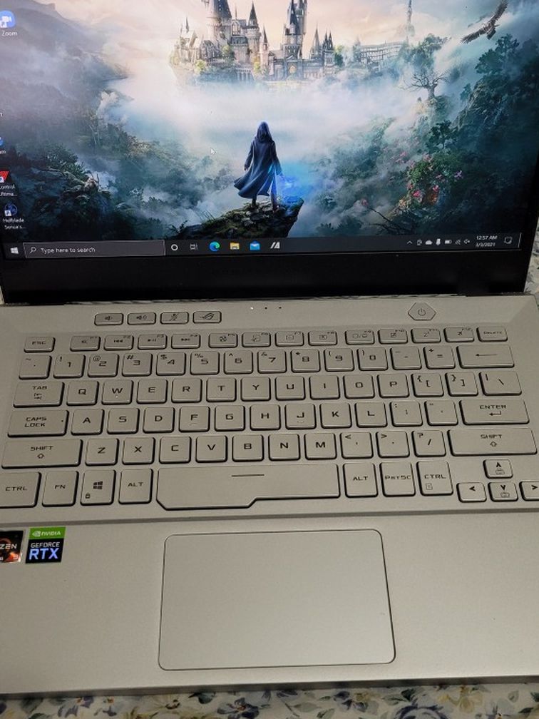 Asus ROG Zephyrus G14 Gaming Laptop with Dualsense Controller