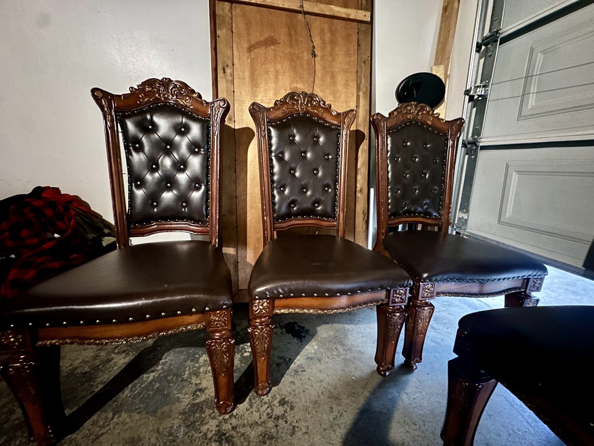 4 Dinning Chairs 🪑