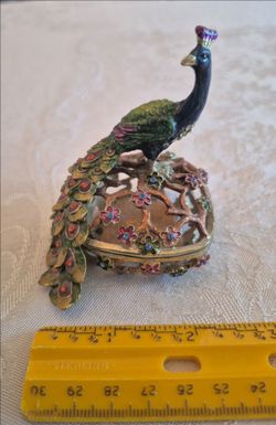 JEWELED PEACOCK BIRD TRINKET RING BOX COLIRFUL READ BELOW