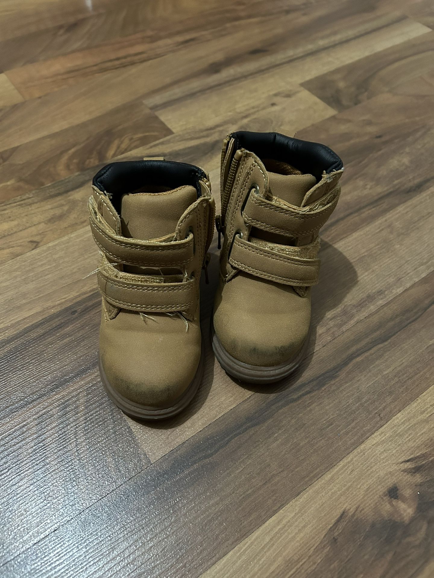 Toddler Size 4 Boots 