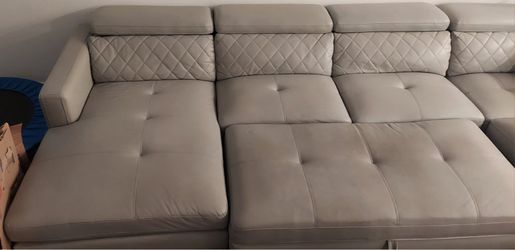 Rooms To Go Sofia Vergara Sorrento Sectional w/storage ottoman & chaise