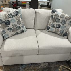 Rooms 2 Go Love Seat
