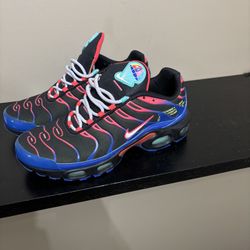 Selling Nike Air Max Plus Size 9 $40  Barely used 