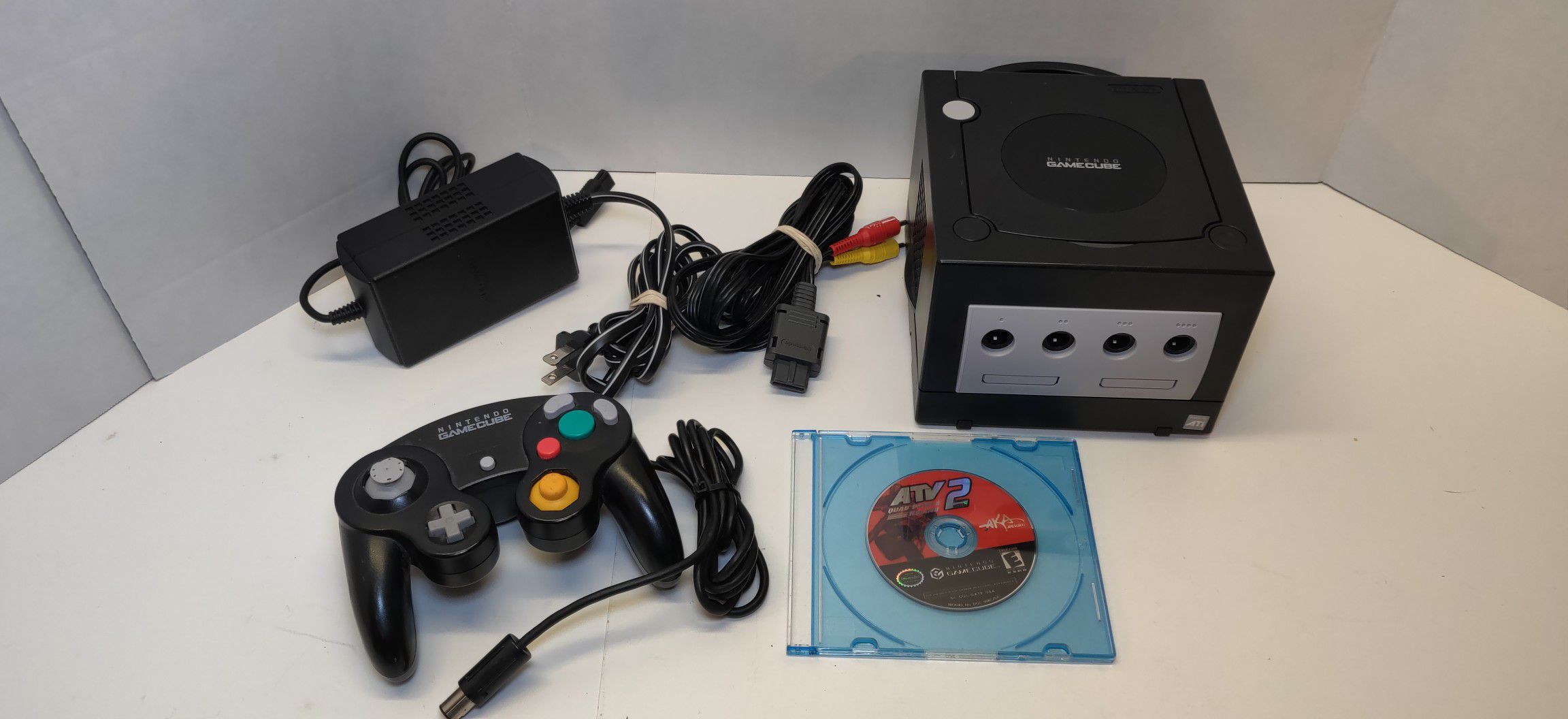 Nintendo Gamecube w/ controller and game