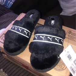 Brand New Girls Puma Slides Size 4y