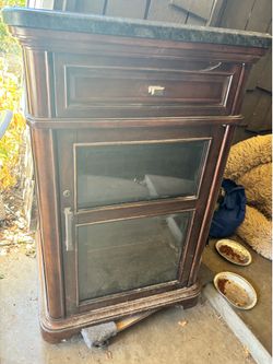Wine refrigerator