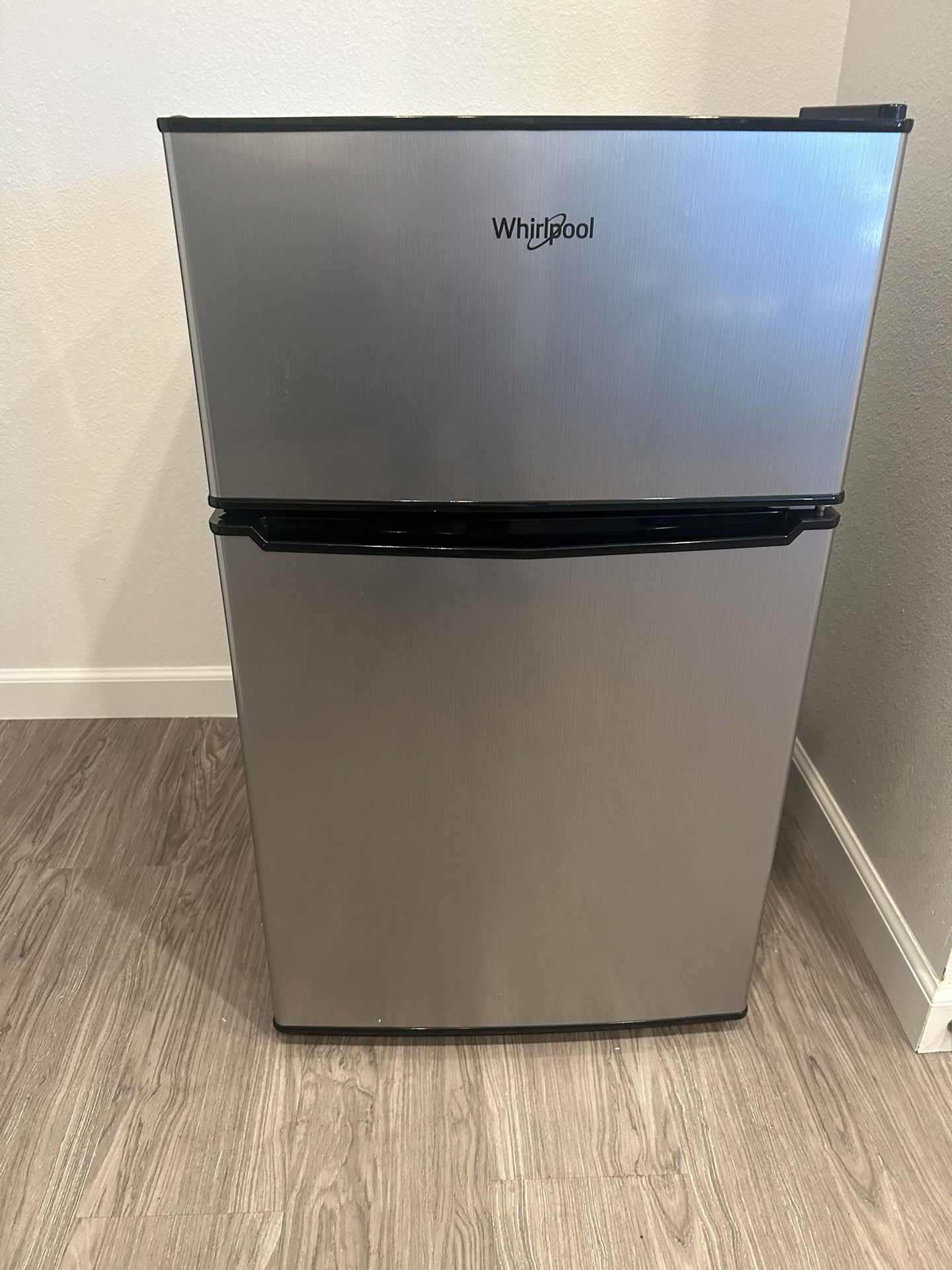 Whirlpool 3.1cu. Mini Fridge
