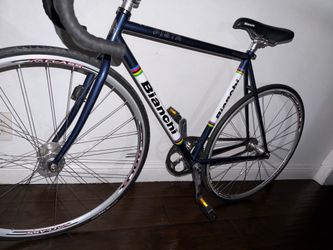 Fixie Bianchi Pista and keo bike pedals