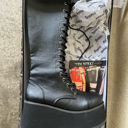 BRAND NEW BLACK 8 1/2 DOLLS KILL DEMONIA BOOTS