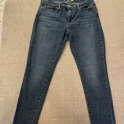 Women’s Levi Jeans & Short Size 29