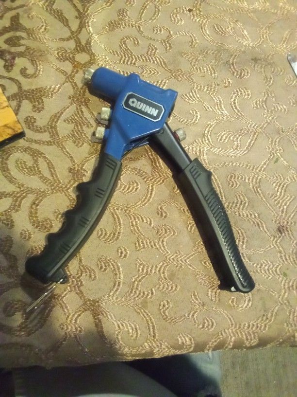 QUINN8 in. Single Hand Professional Riveter