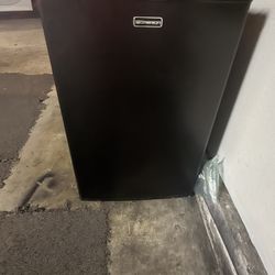 Emerson Mini Fridge Black 