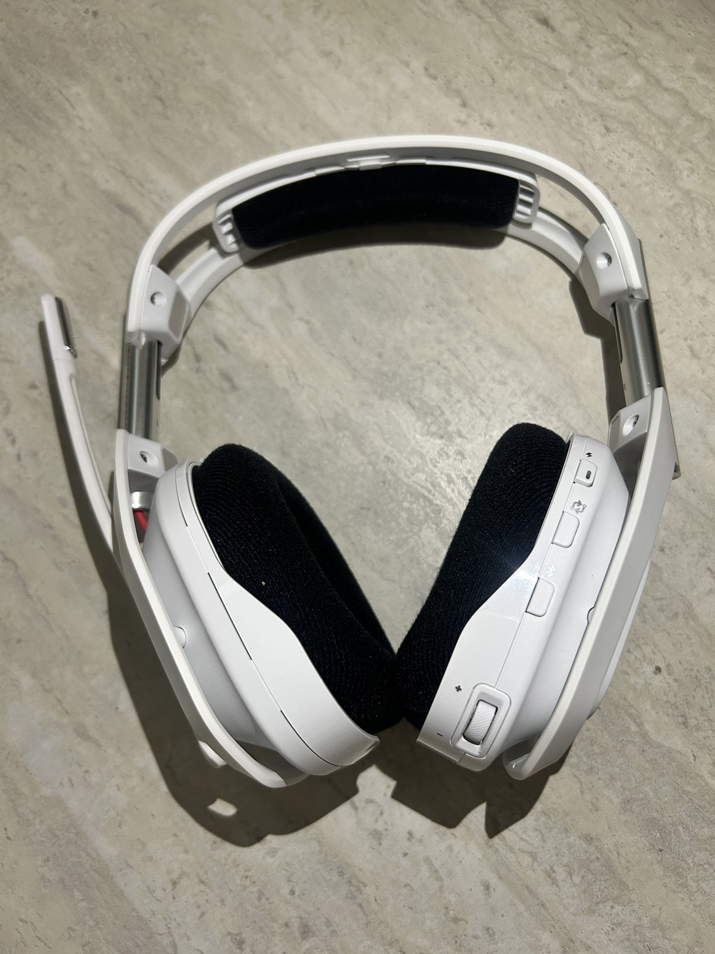 Logitech G Astro A50 X Omni-Platform Gaming Headset + Base Station