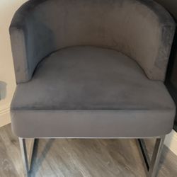 Like New Grey Velvet Barrel Chair. If It’s Posted It’s Available. Only Msg When Ready To Pick Up.