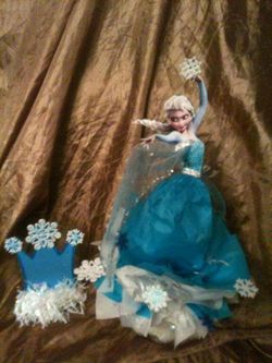 $11( cada de pende del personaje), hacemos adornos para fiestas, we made center tables for parties $11( it depends which one do u want)!