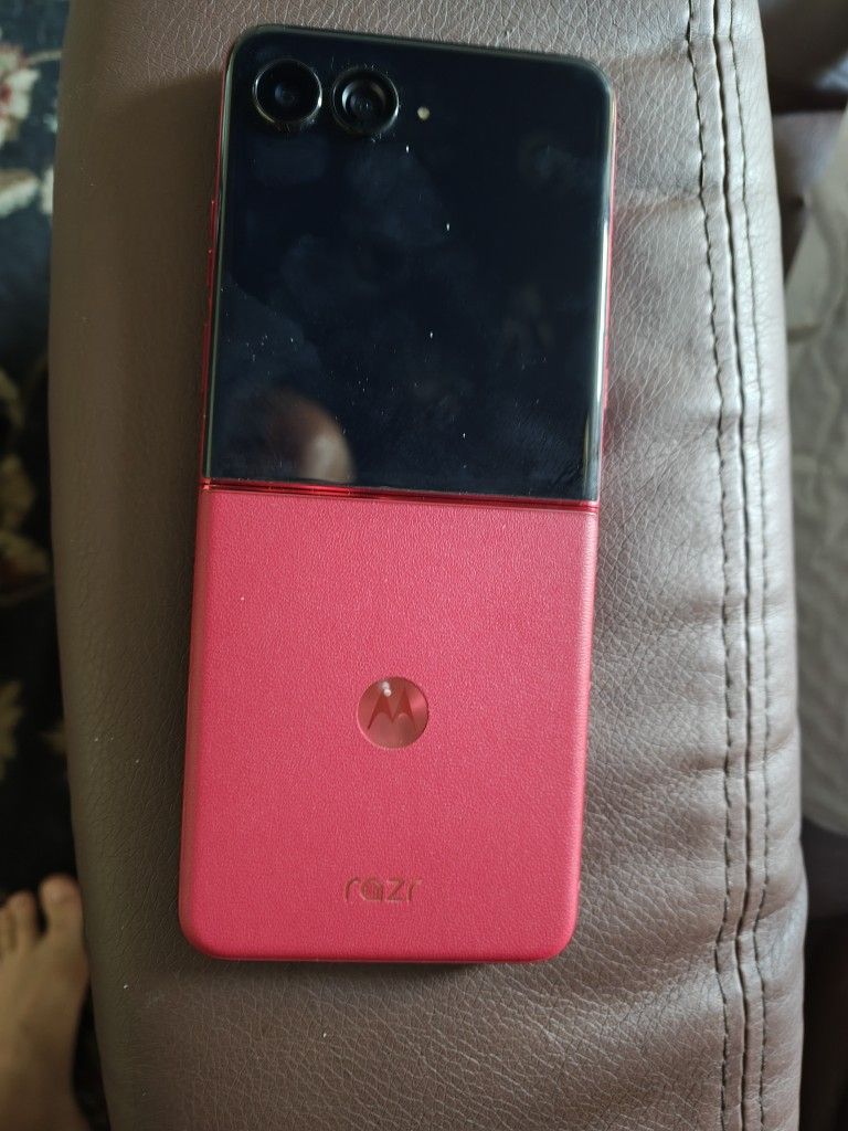 Motorola Razr Ultra 2025 Pantone Rio Red 512GB ATT Locked