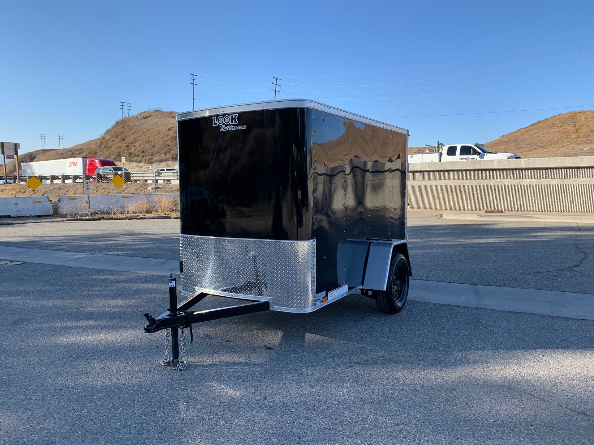 New Enclosed Look Trailer 5x8 *