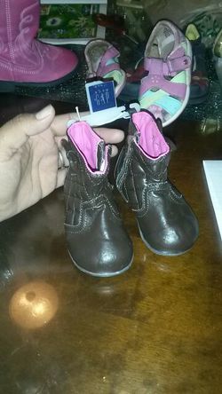 New baby GAP BOOTS SIZE 4 INFANT