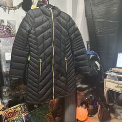 Michael Kors Size Medium 