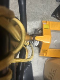 SLIGHTLY USED ROUGHNECK PALLET JACK 5500 LB CAPACITY