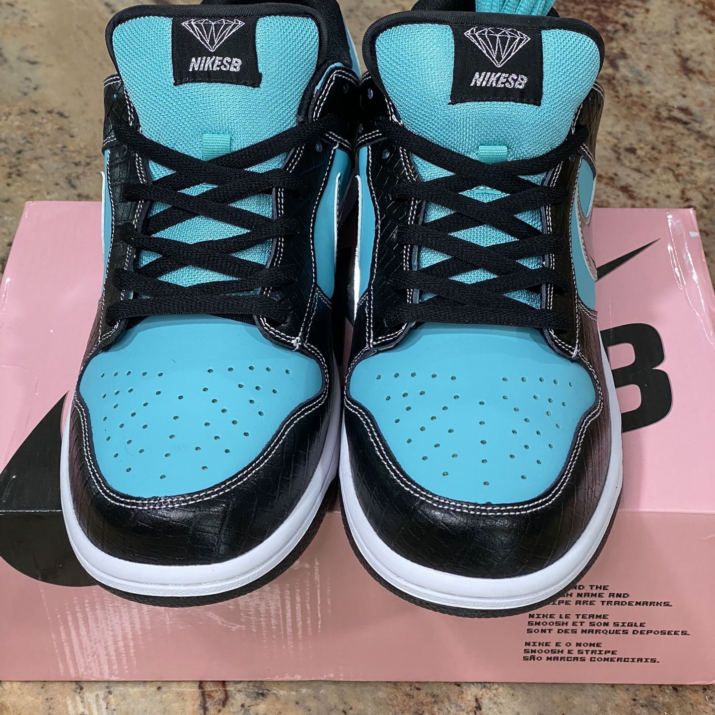 Nike SB Dunk Low Diamond Supply “Tiffany