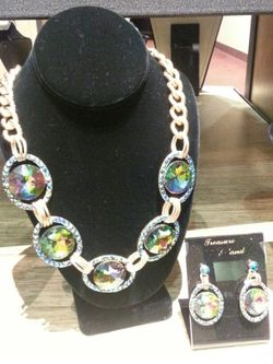 Really beautiful and antique necklace set