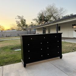 9 Drawer dresser