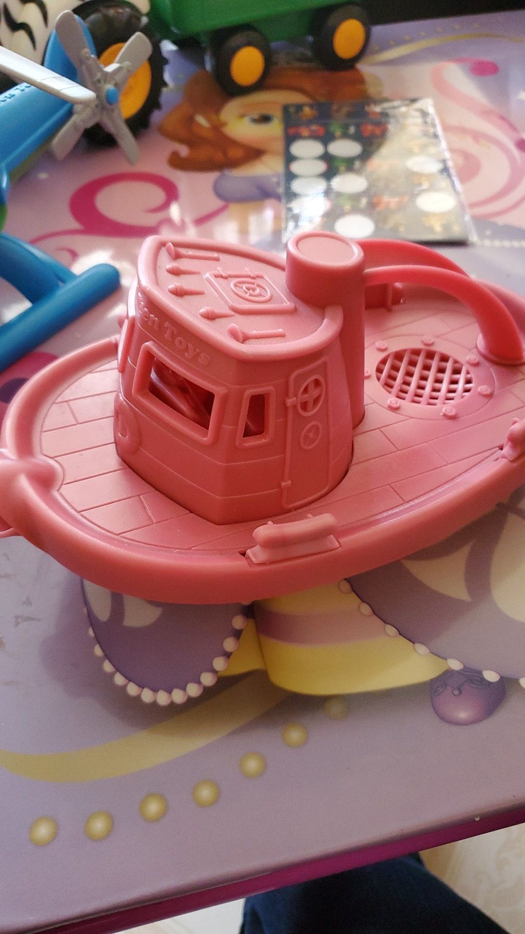 Tug boat toy