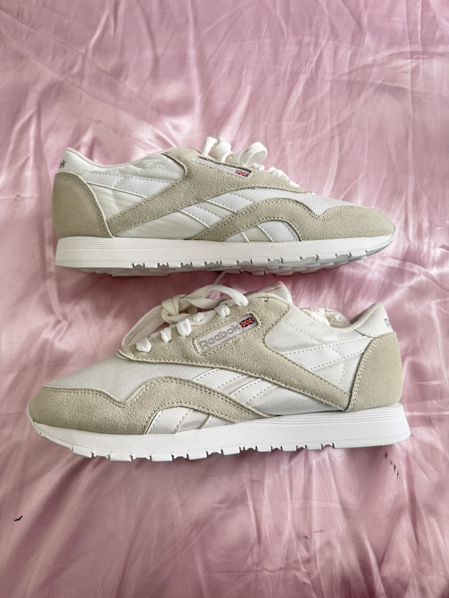 Women’s Reeboks Size 8