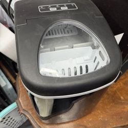 Frigidaire Ice Machine
