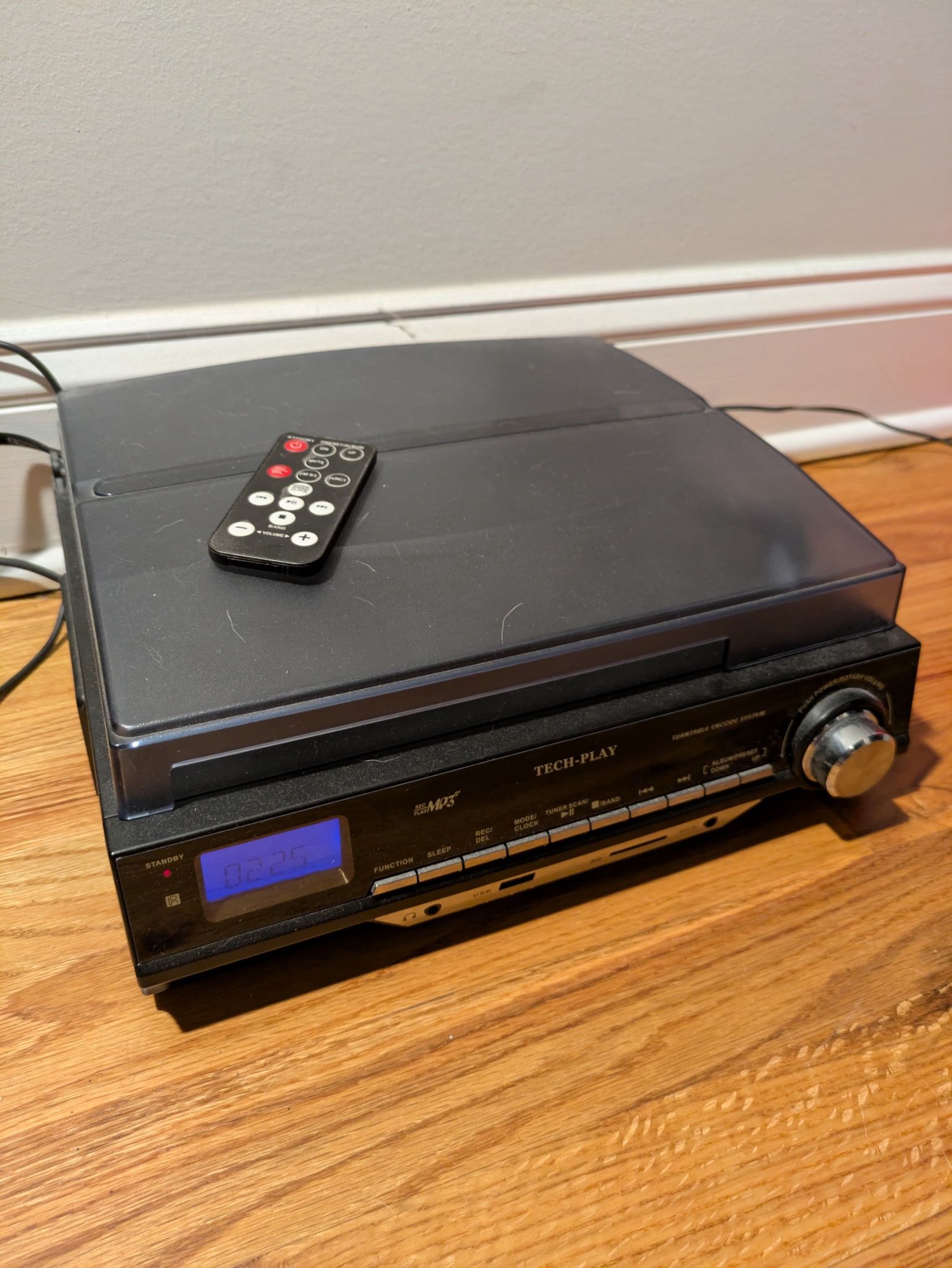 TECH-PLAY Turntable Stereo System with Remote