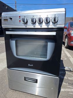 24"WIDE, ELECTRIC. STOVE.(AVANTI)