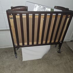 Fold Up Crib