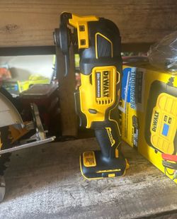 DEWALT ATOMIC 20V MAX Cordless Brushless Oscillating Multi Tool (Tool Only)