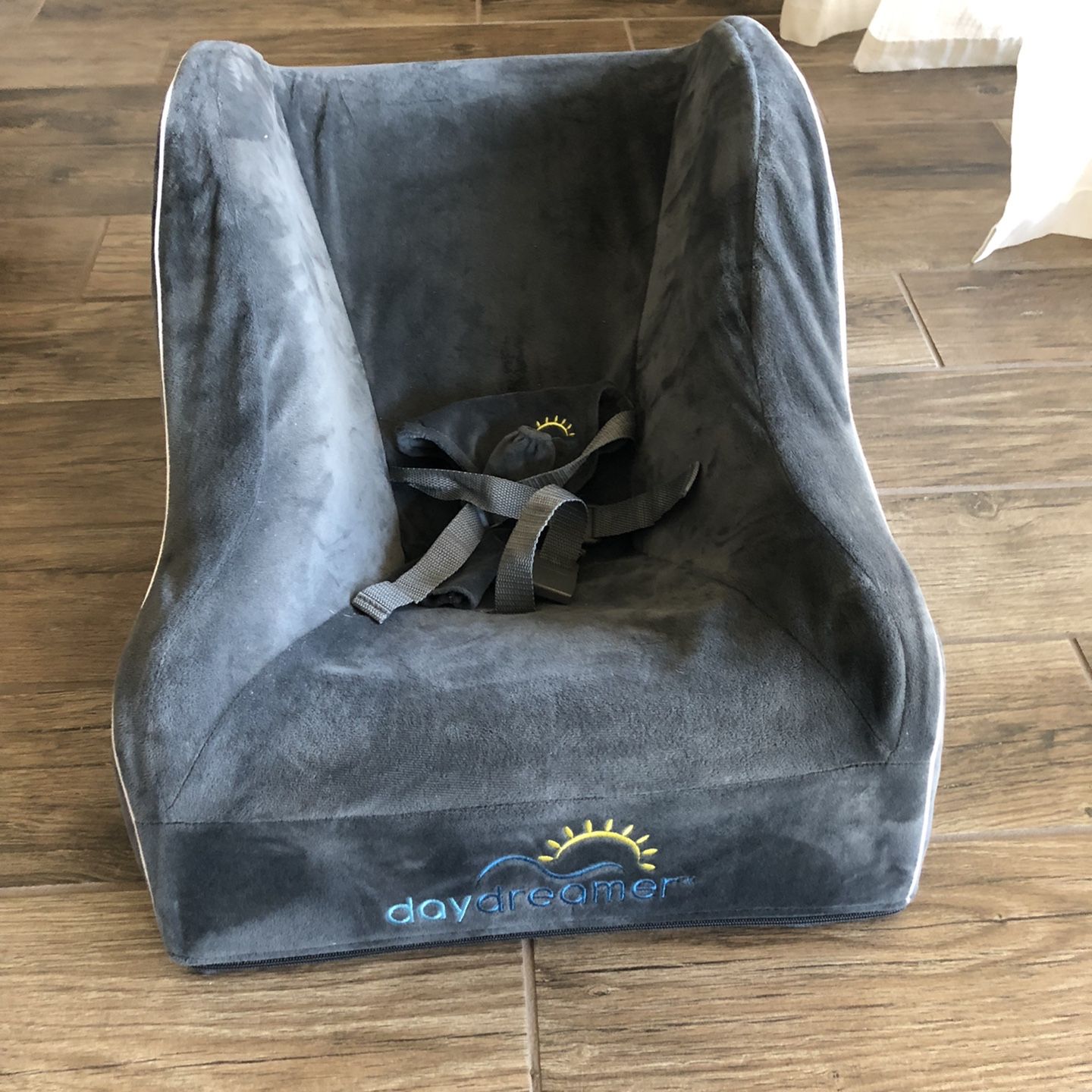 Dexbaby Daydreamer Inclined Infant Sleeper Napper in Grey Infant Baby Sleeper Recliner for Sale in Peoria AZ OfferUp