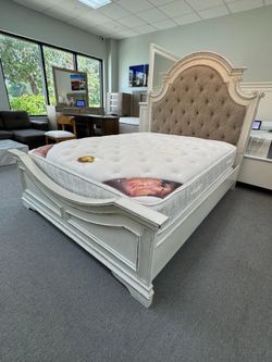 Queen bed frame (FREE 24H DELIVERY AND SETUP)