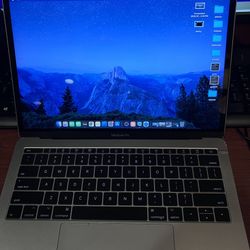 Macbook Pro 13 inch 2017 (i5 2.3 | 8gb ram)