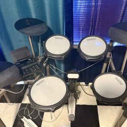 SIMMONS ELECTRIC DRUM SET 