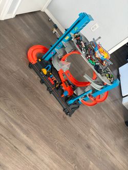 Hot wheels race track with cars