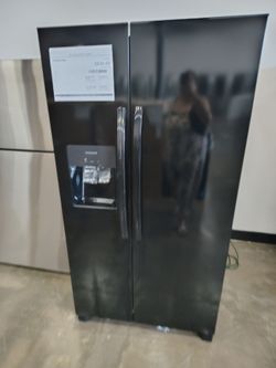 Frigidaire side by side perfect for garage