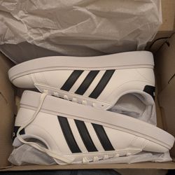 Adidas Size 9 Brand New