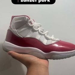 *BEST OFFER* AIR JORDAN 11 CHERRY’S (2022) NB