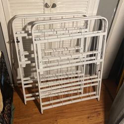 Two Set Of 2 Metal White Bed Frames Looks Like Twin Size Can Be Used Together For Standard Or Queen 