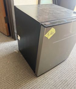 1.7 Cu.Ft Mini Fridge with Freezer, Mini Fridge for Bedroom, Small Refrigerator,