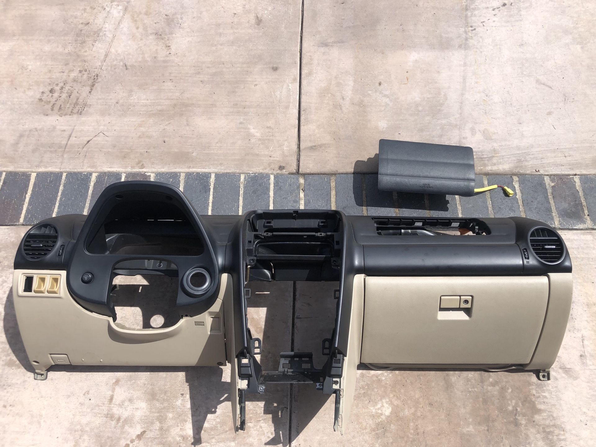 0105 Lexus IS300 Dashboard for Sale in Huntington Beach, CA OfferUp