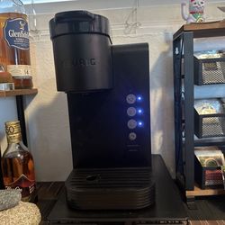 Keurig Coffee Maker – Excellent Condition 