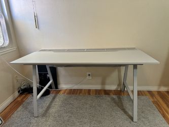 Gaming desk